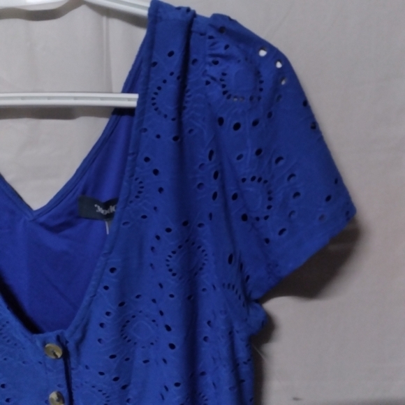 𝅺modcloth Light Shining Through Babydoll Dress Blue Eyelet Henley V-Neck Size M - Picture 4 of 10